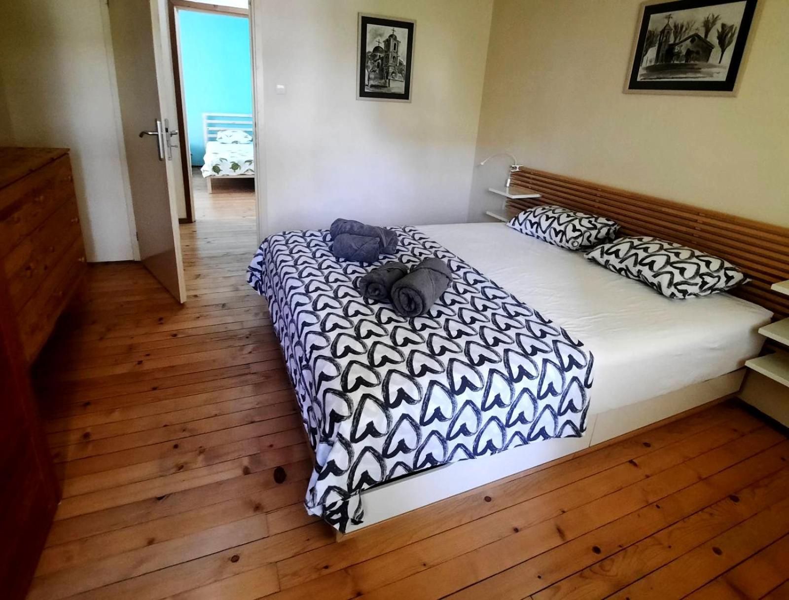 Spacious 3 Bedroom Apartment, Close To Metro Station Sofia Esterno foto