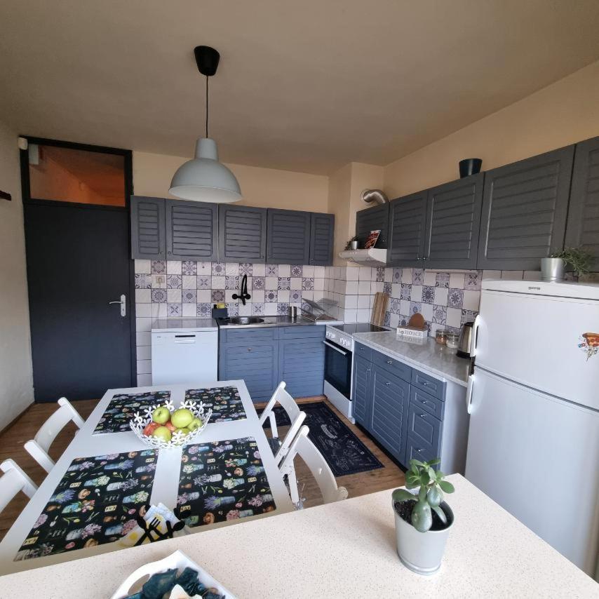 Spacious 3 Bedroom Apartment, Close To Metro Station Sofia Esterno foto