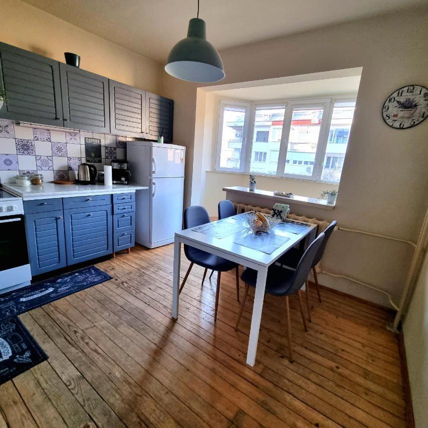 Spacious 3 Bedroom Apartment, Close To Metro Station Sofia Esterno foto